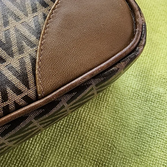 Mario Valentino vintage crossbody bag GUC - Picture 15 of 16